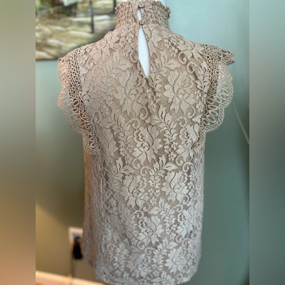 Cable & Gauge brand lace tan sleeveless top size M. - Picture 4 of 9